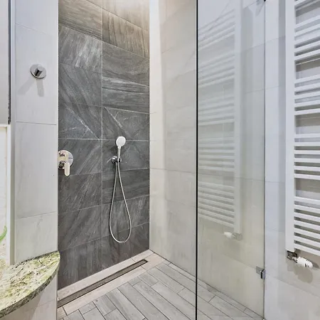 Luxe 3bed 3bath Steps To New York Cafe & Szimpla Kert *