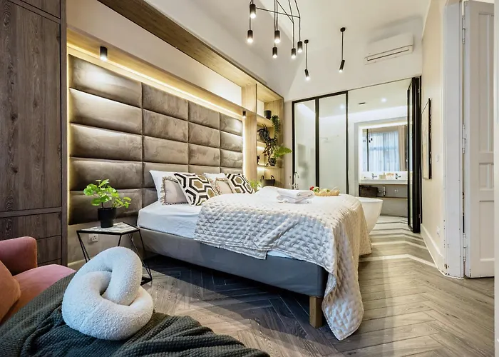Apartment Luxe 3bed 3bath Steps To New York Cafe & Szimpla Kert Budapest
