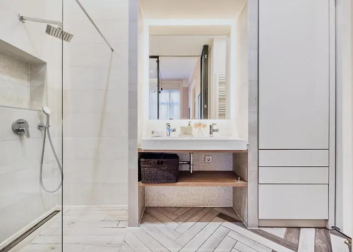 Apartment Luxe 3bed 3bath Steps To New York Cafe & Szimpla Kert Budapest
