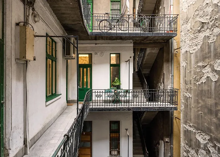 Apartment Luxe 3bed 3bath Steps To New York Cafe & Szimpla Kert