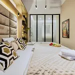 Luxe 3bed 3bath Steps To New York Café&szimpla Kert Apartamento