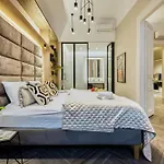 Luxe 3bed 3bath Steps To New York Cafe & Szimpla Kert