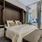Luxe 3bed 3bath Steps To New York Cafe & Szimpla Kert *