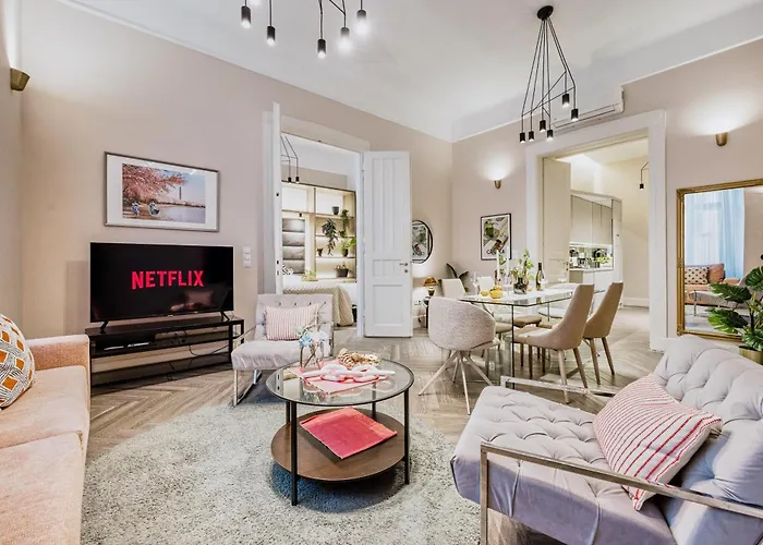 Luxe 3bed 3bath Steps To New York Café&szimpla Kert Apartamento