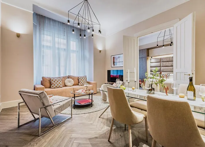 Luxe 3bed 3bath Steps To New York Cafe & Szimpla Kert بودابست