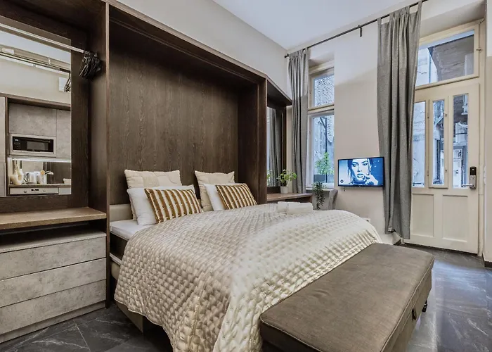 Luxe 3bed 3bath Steps To New York Café&szimpla Kert *