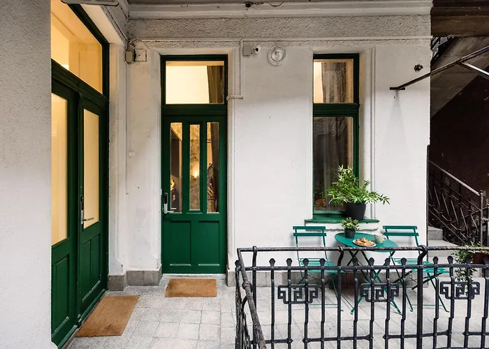 Luxe 3bed 3bath Steps To New York Café&szimpla Kert