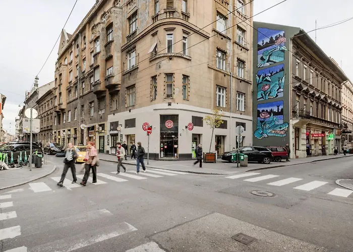 Luxe 3bed 3bath Steps To New York Cafe & Szimpla Kert بودابست