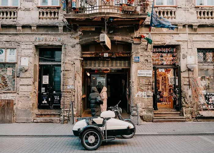 Luxe 3bed 3bath Steps To New York Cafe & Szimpla Kert דירה