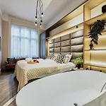 Luxe 3bed 3bath Steps To New York Cafe & Szimpla Kert Apartment