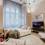 Luxe 3bed 3bath Steps To New York Cafe & Szimpla Kert