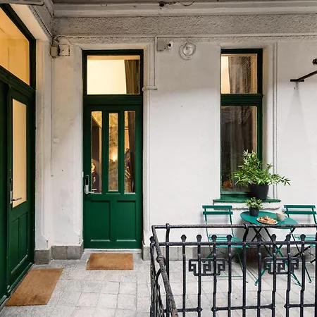 Luxe 3bed 3bath Steps To New York Café&szimpla Kert