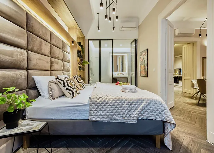Luxe 3bed 3bath Steps To New York Café&szimpla Kert